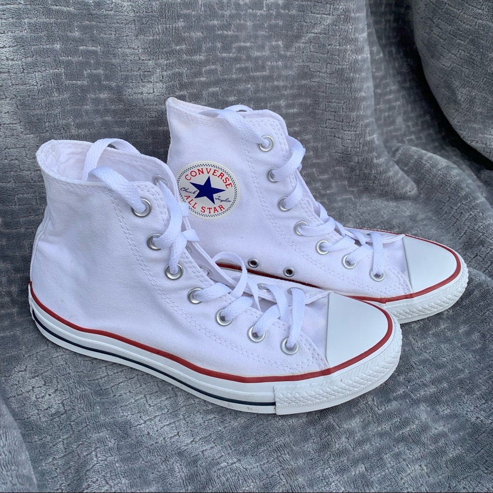 High top Chuck Taylor White Converse  size 7